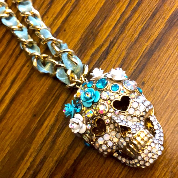 Betsey Johnson skull necklace - Picture 1 of 3